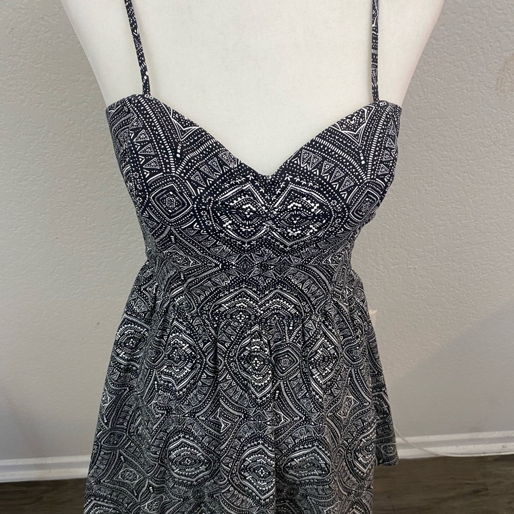 Forever 21 Black & White print Sundress Sweatheart Neckline Full Skirt Small